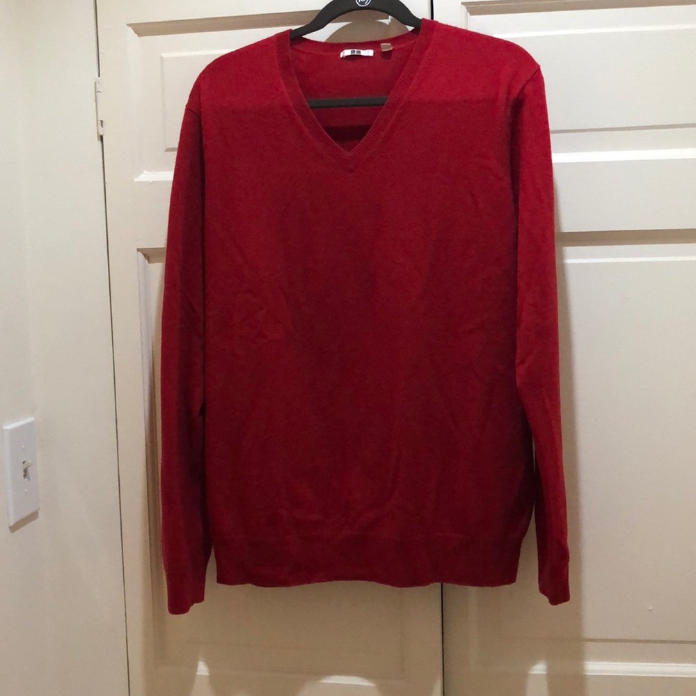Uniqlo red cashmere v-neck sweater - size large